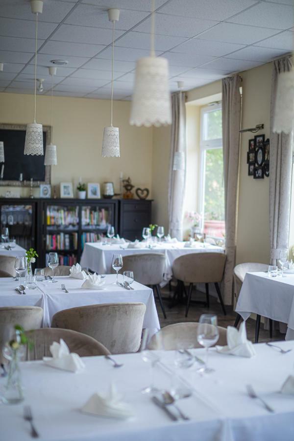 Bonne Chance Restaurant And Hotel Bazakerettye Luaran gambar