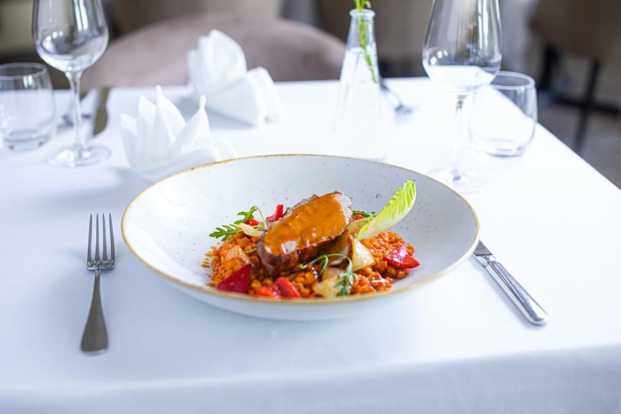 Bonne Chance Restaurant And Hotel Bazakerettye Luaran gambar