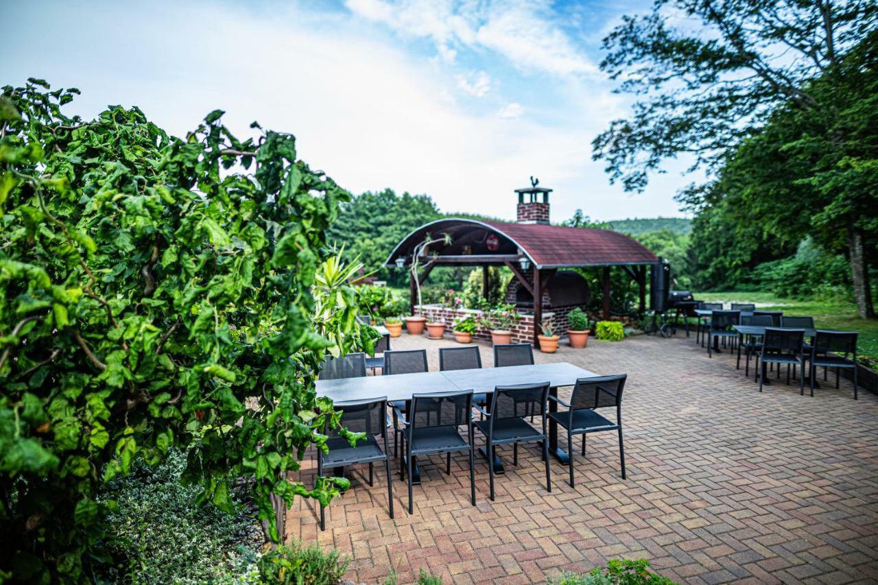 Bonne Chance Restaurant And Hotel Bazakerettye Luaran gambar